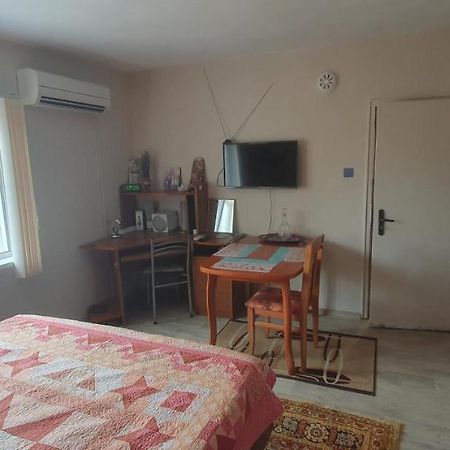 Стая За Гости "Ирина" Balchik Extérieur photo