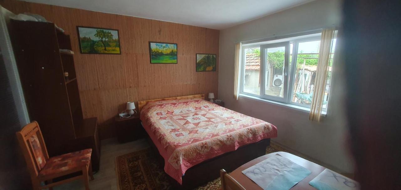 Стая За Гости "Ирина" Balchik Extérieur photo