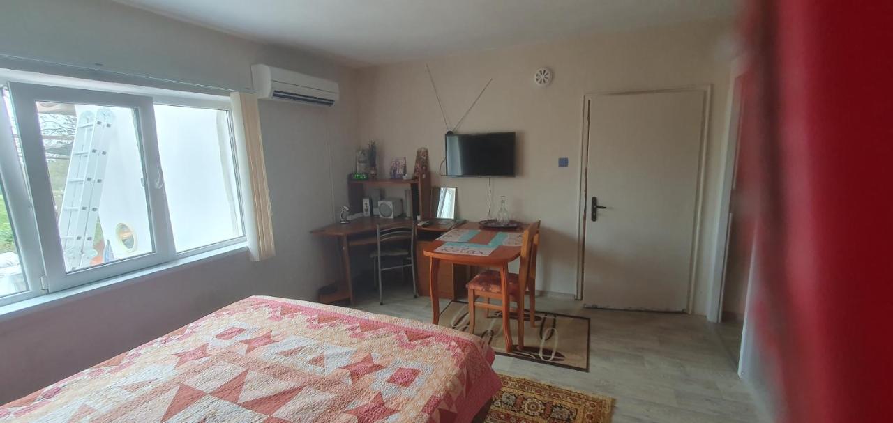 Стая За Гости "Ирина" Balchik Extérieur photo
